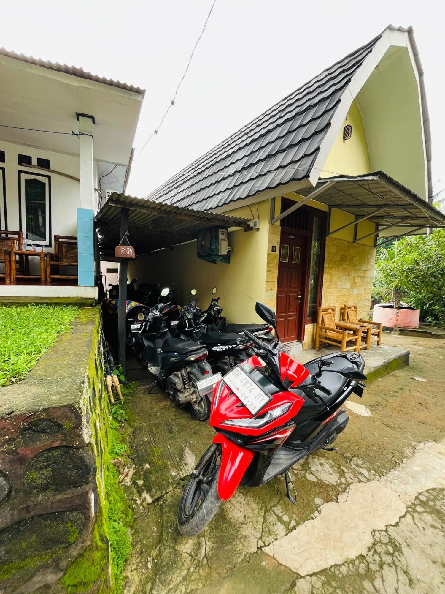 Roy Homestay Kuta Kuta  Zewnętrze zdjęcie